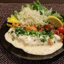 Fried chicken with vinegar and tartar sauce