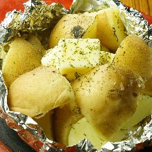 Steamed potatoes with butter