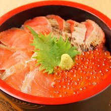 "Oyako" salmon roe and Japanese salmon rice bowl