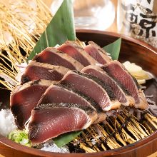 Straw-seared skipjack tuna