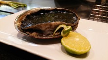 Grilled live abalone