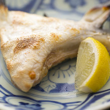 Salted and grilled yellowtail collar meat