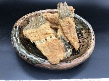 Fish bone crackers