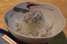 Dried baby sardines with grated daikon