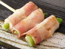 Bacon wrapped asparagus skewer