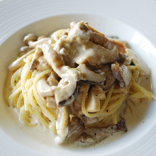 Pasta with cream of porcini mushroom