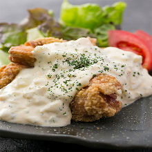 Fried chicken with vinegar and tartar sauce