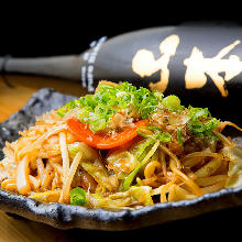 Yakisoba noodles with sauce