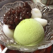 Shiratama (rice flour dumplings) with matcha ice cream