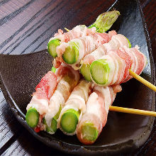 Wrapped asparagus skewer