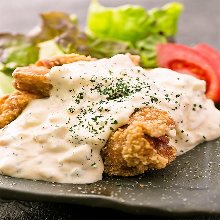 Fried chicken with vinegar and tartar sauce