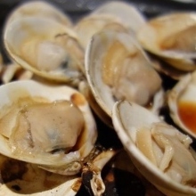 Grilled common orient clams