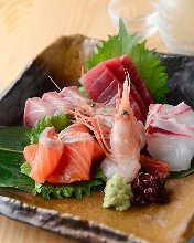 Assorted sashimi