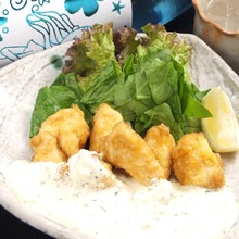 Fried chicken with vinegar and tartar sauce