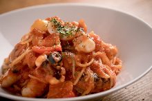 Tomato sauce pasta