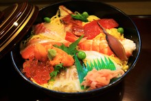 Chirashi sushi