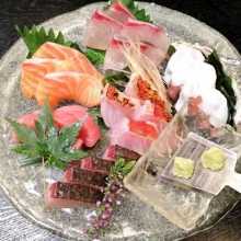 Assorted sashimi