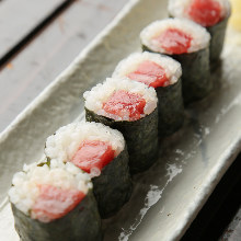 Tuna sushi rolls