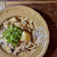 Pasta with cream of porcini mushroom