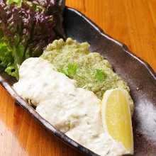 Fried chicken with vinegar and tartar sauce