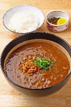 Wheat noodles in a curry broth