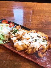 Fried chicken with vinegar and tartar sauce
