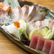 Assorted sashimi