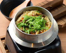 Locally-raised chicken kamameshi (pot rice)