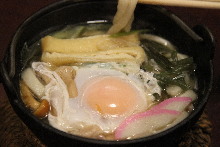 Wheat noodles boiled in a ceramic pot