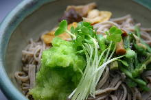 Buckwheat noodles with grated daikon radish