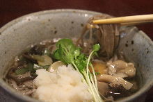 Buckwheat noodles with grated daikon radish