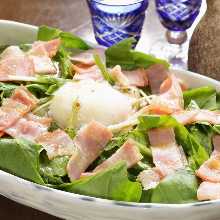 Bacon and spinach salad