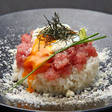 Finely minced tuna rice bowl