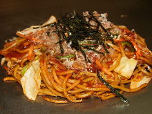 Yakisoba noodles with seafood