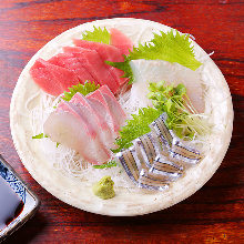 Assorted sashimi