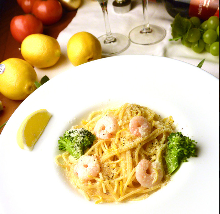 Prawns and broccoli pasta