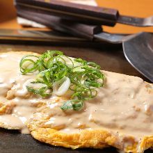 Tonpei-yaki (stir-fried cabbage and meat topped with egg)