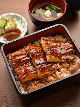 Eel served over rice in a lacquered box