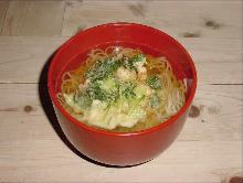 Mixed vegetable tempura udon