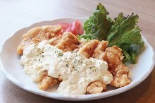 Fried chicken with vinegar and tartar sauce