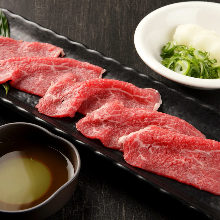 Thinly-sliced meat with grated daikon radish and green onion roll