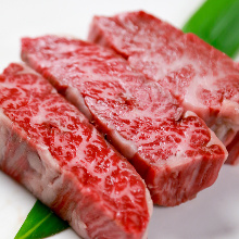 Thickly-cut wagyu beef premium skirt steak