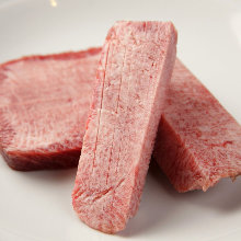 Thickly-cut wagyu beef premium shintan