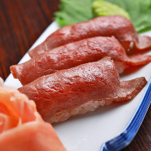 Seared beef sushi