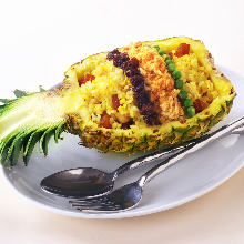 Fried rice with pineapple