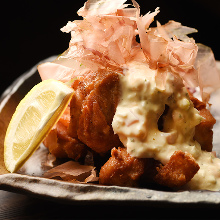 Fried chicken with vinegar and tartar sauce