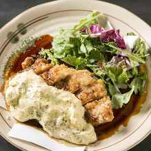 Fried chicken with vinegar and tartar sauce