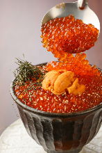 Sea urchin and salmon roe rice bowl