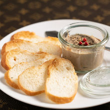 Baguette with liver p&acirc;t&eacute;