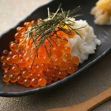 Overflowing crab and salmon roe sushi
